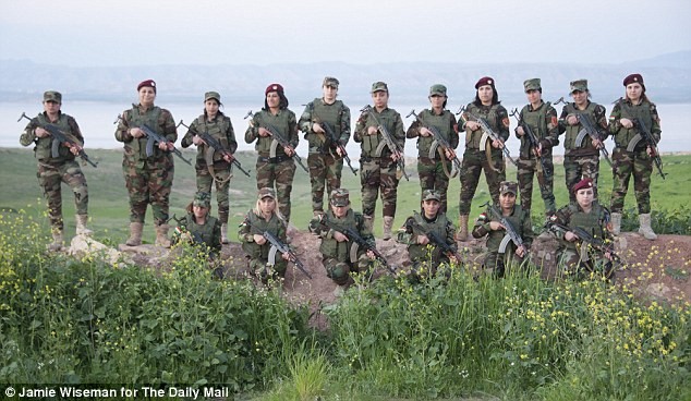 Anh: Nu dan quan nguoi Kurd xinh dep danh IS-Hinh-5